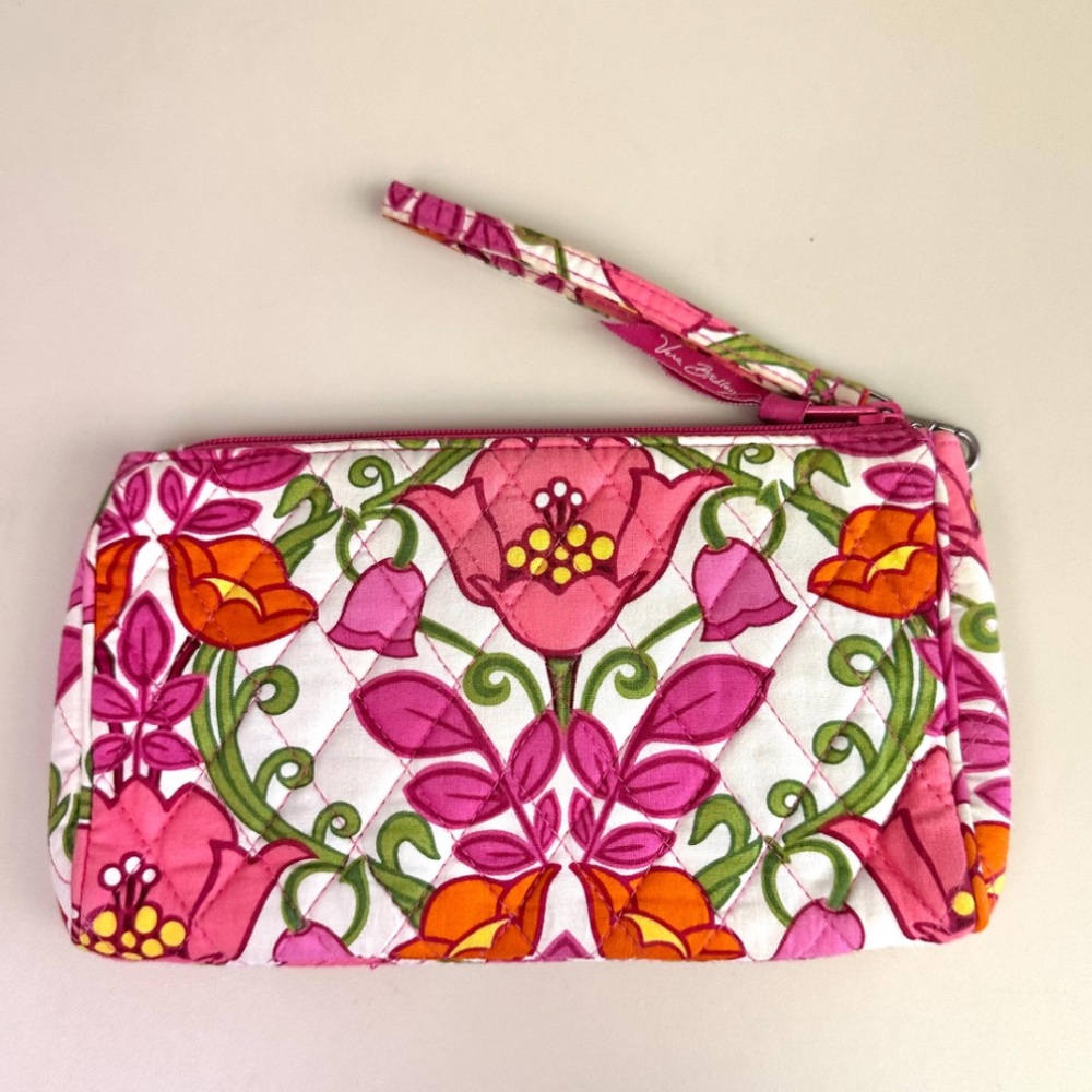 Vera Bradley Lilly Bell Wristlet: Quilted Cotton, Push Lock Closure - Picture 2 of 2